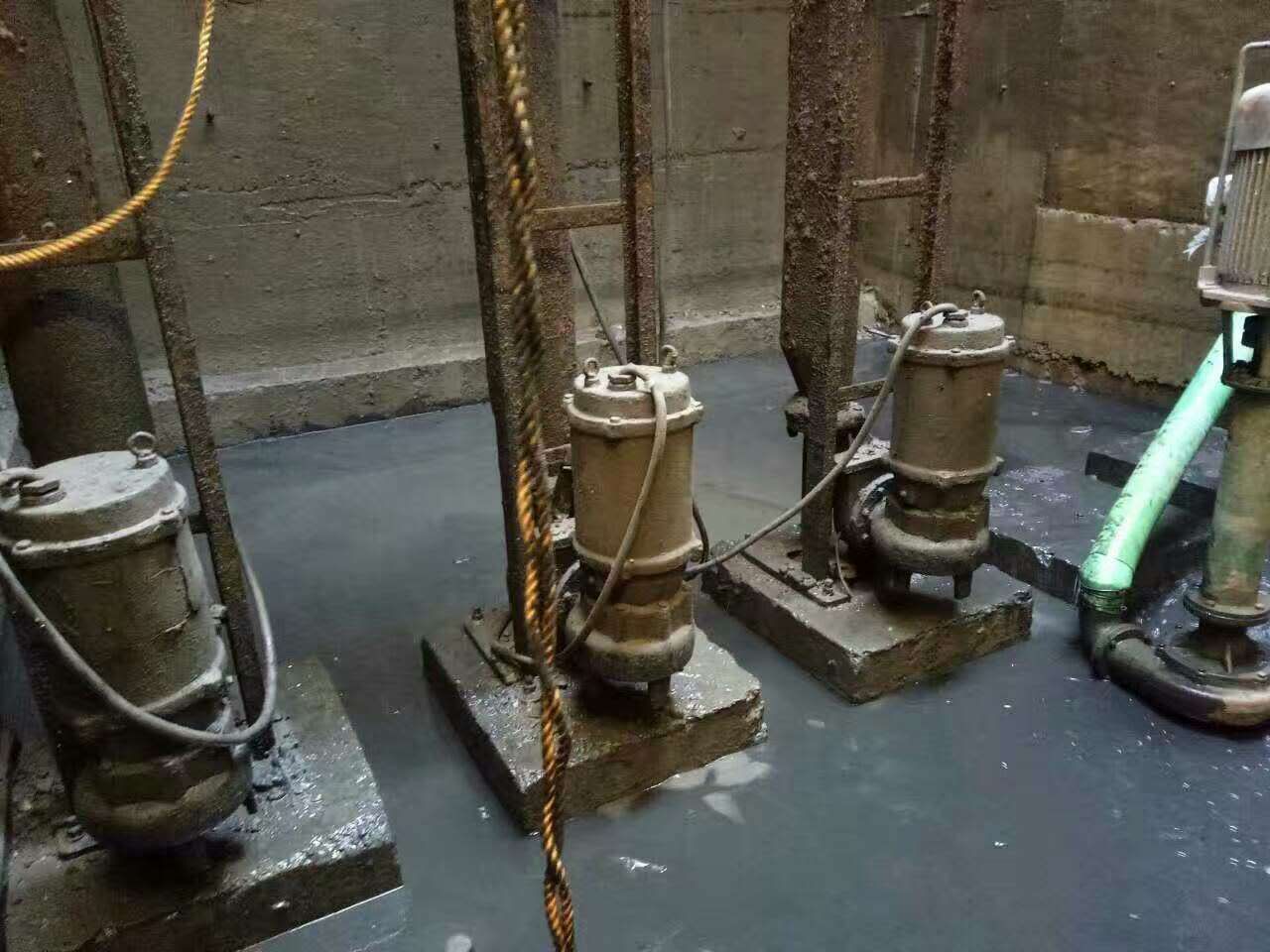 卓资污水池清理