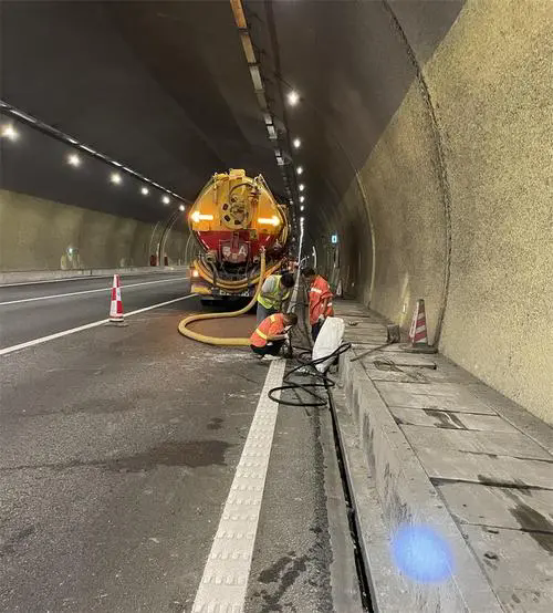 卓资隧道排水渠清淤